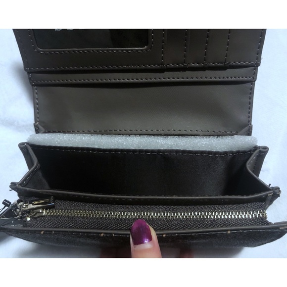 GUESS Wallet (BNWT) - Picture 6 of 6